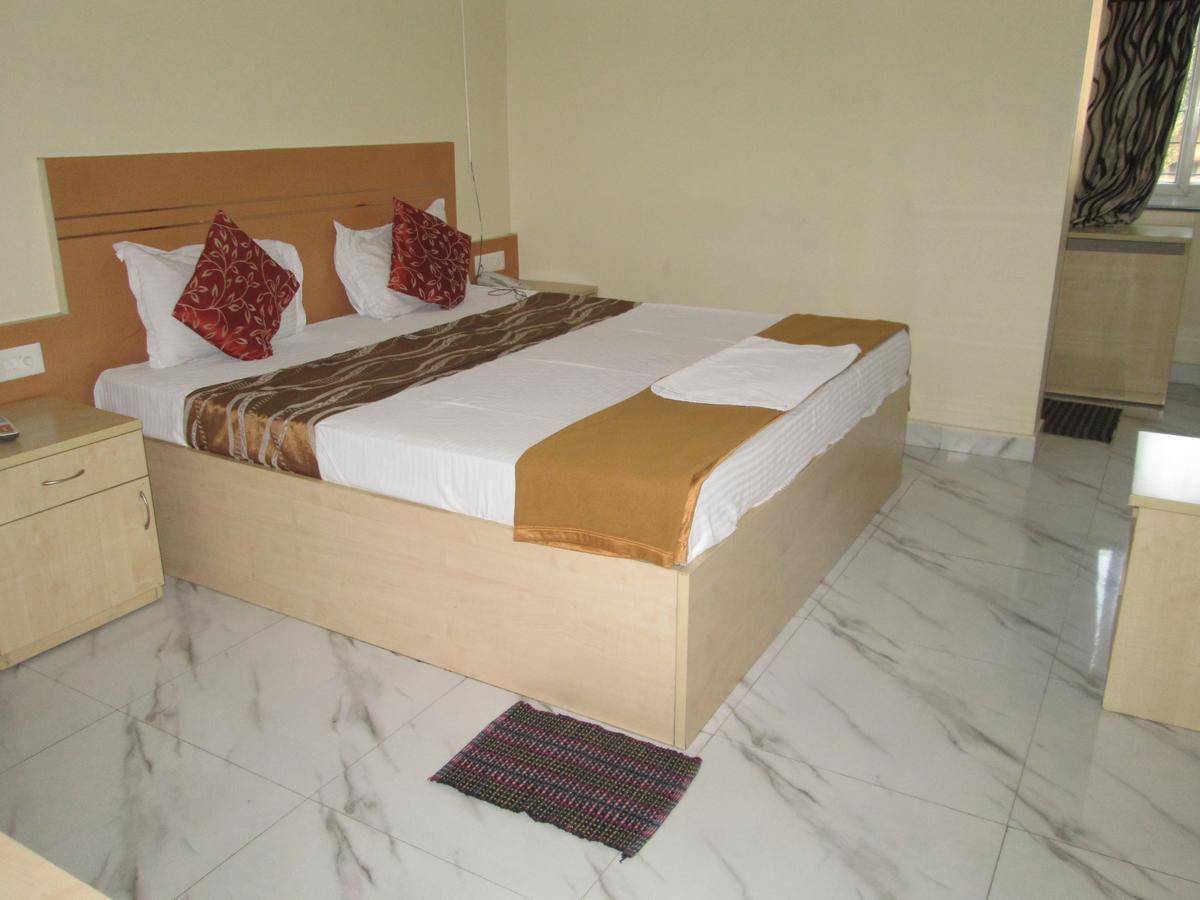 Oyo 13494 Hotel Nakshatra Inn Hyderabad Bagian luar foto