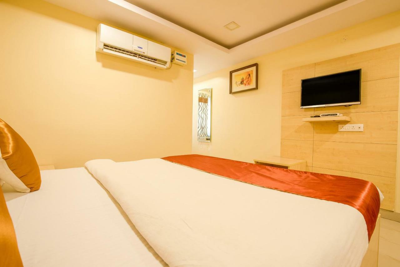 Oyo 13494 Hotel Nakshatra Inn Hyderabad Bagian luar foto