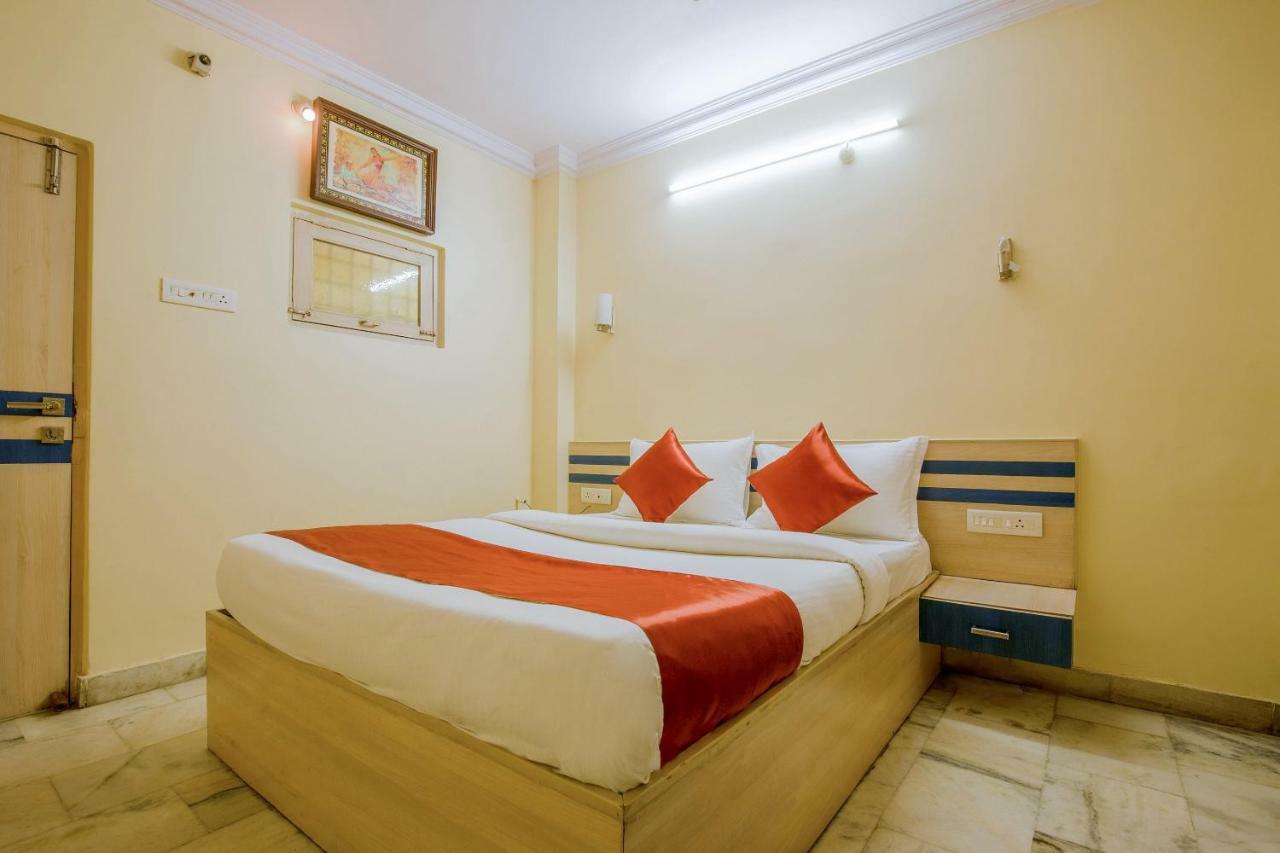 Oyo 13494 Hotel Nakshatra Inn Hyderabad Bagian luar foto