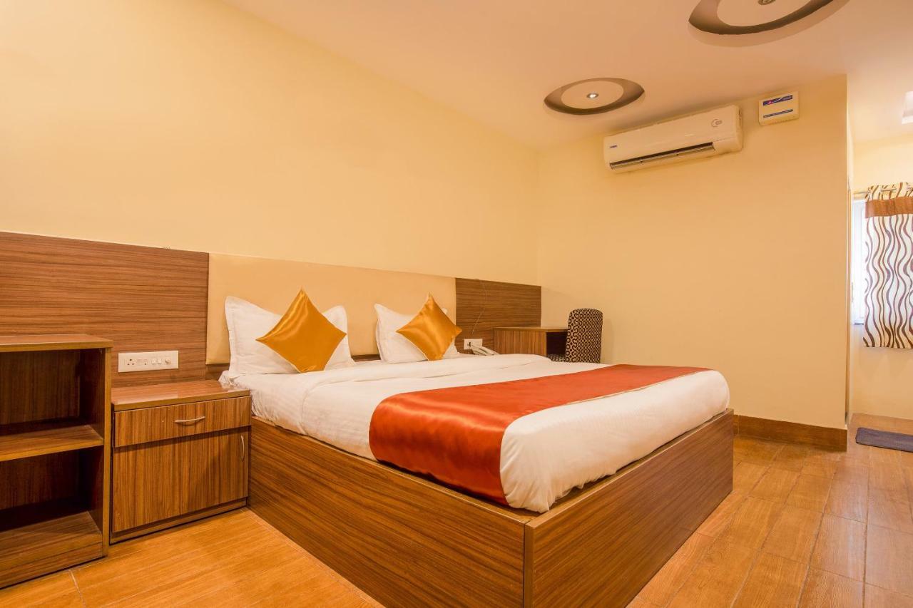 Oyo 13494 Hotel Nakshatra Inn Hyderabad Bagian luar foto
