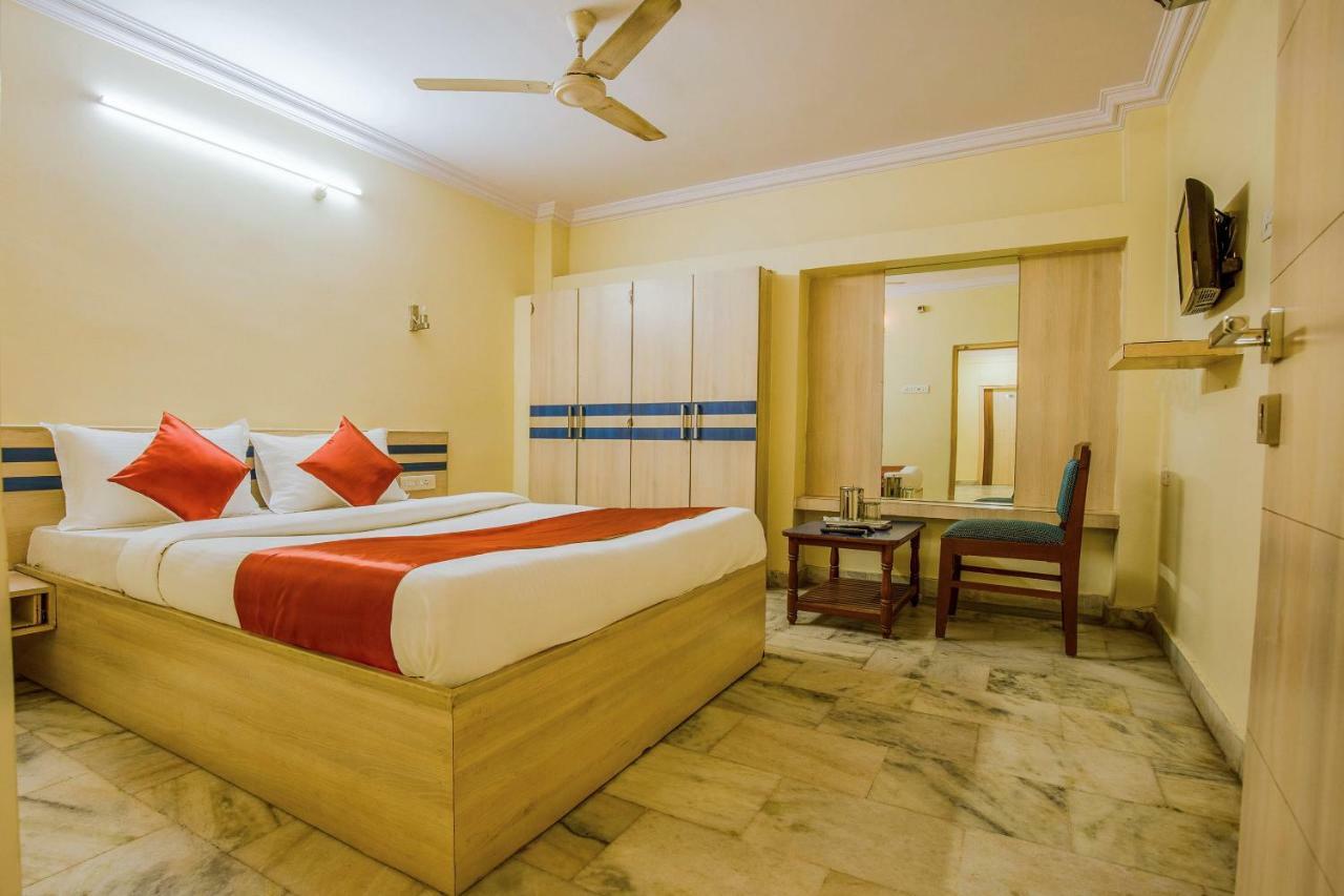 Oyo 13494 Hotel Nakshatra Inn Hyderabad Bagian luar foto