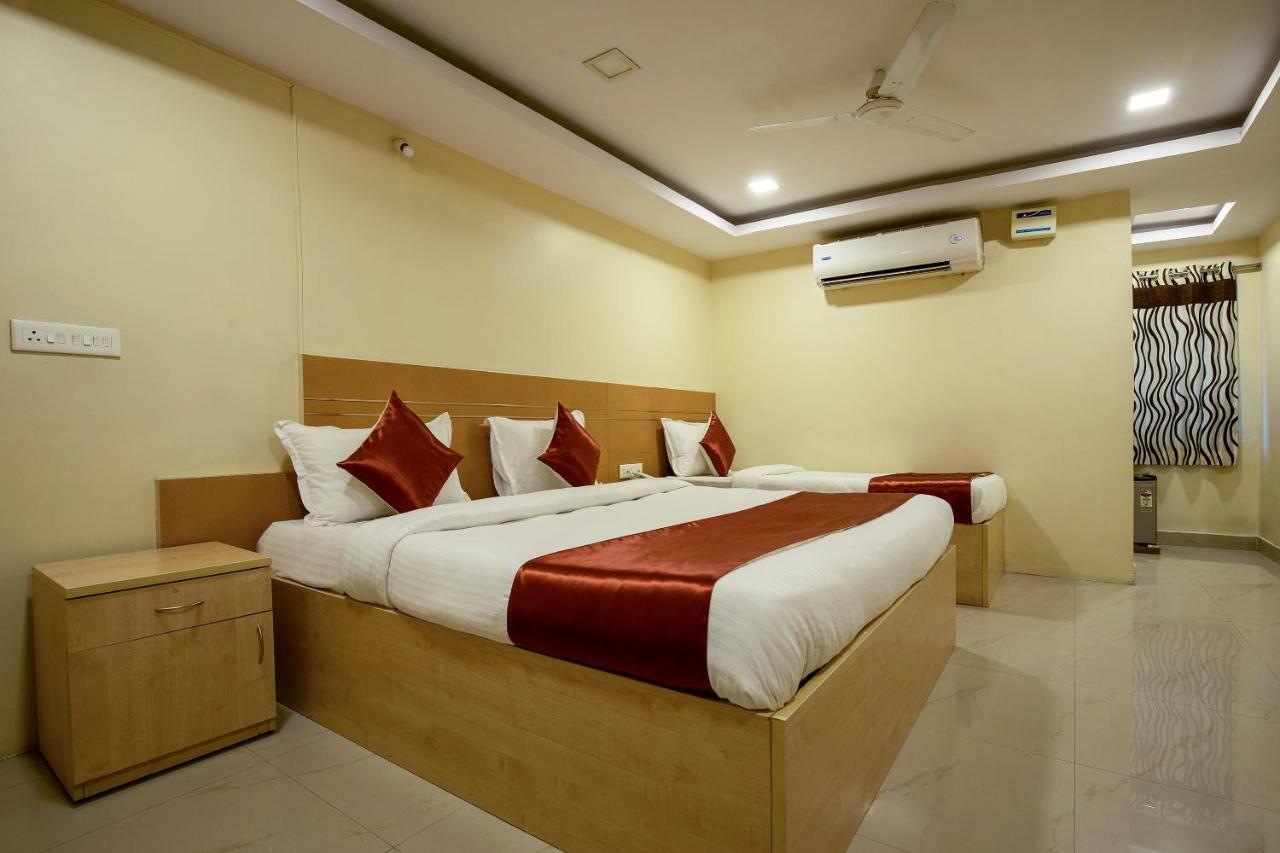 Oyo 13494 Hotel Nakshatra Inn Hyderabad Bagian luar foto