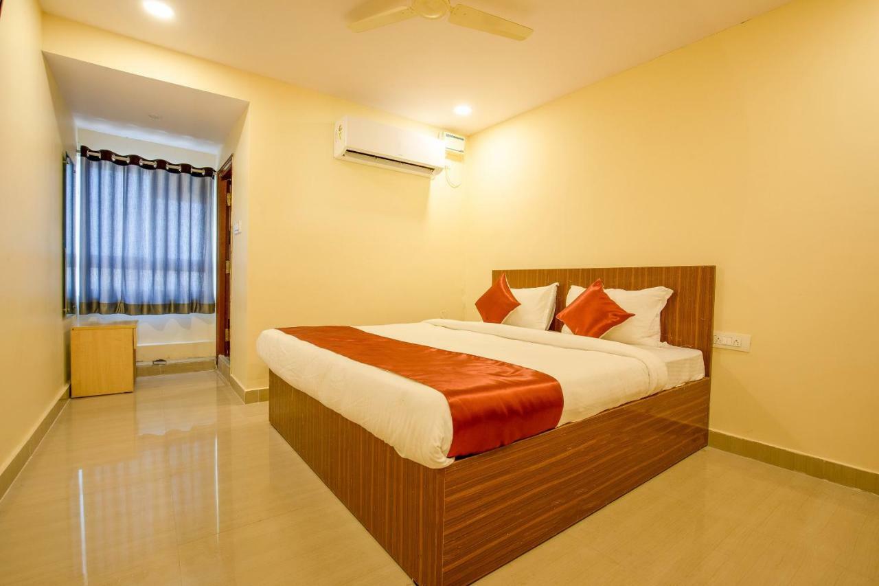 Oyo 13494 Hotel Nakshatra Inn Hyderabad Bagian luar foto